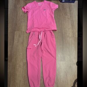 Figs Technical Collection Scrub Set in Hot Pink
(Jogger Bottoms)